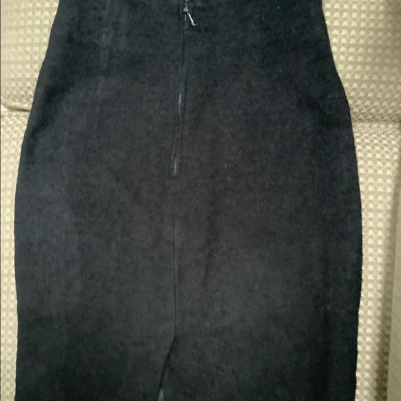 Black wool Boucle high waisted pencil skirt made in Italy - Picture 2 of 2